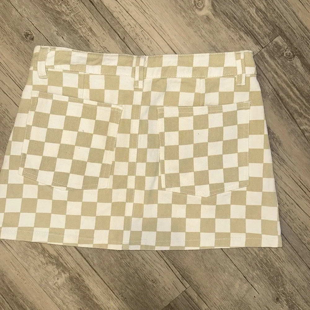 Tilly’s RSQ Tan and White Micro Mini checkered skirt Sz 24